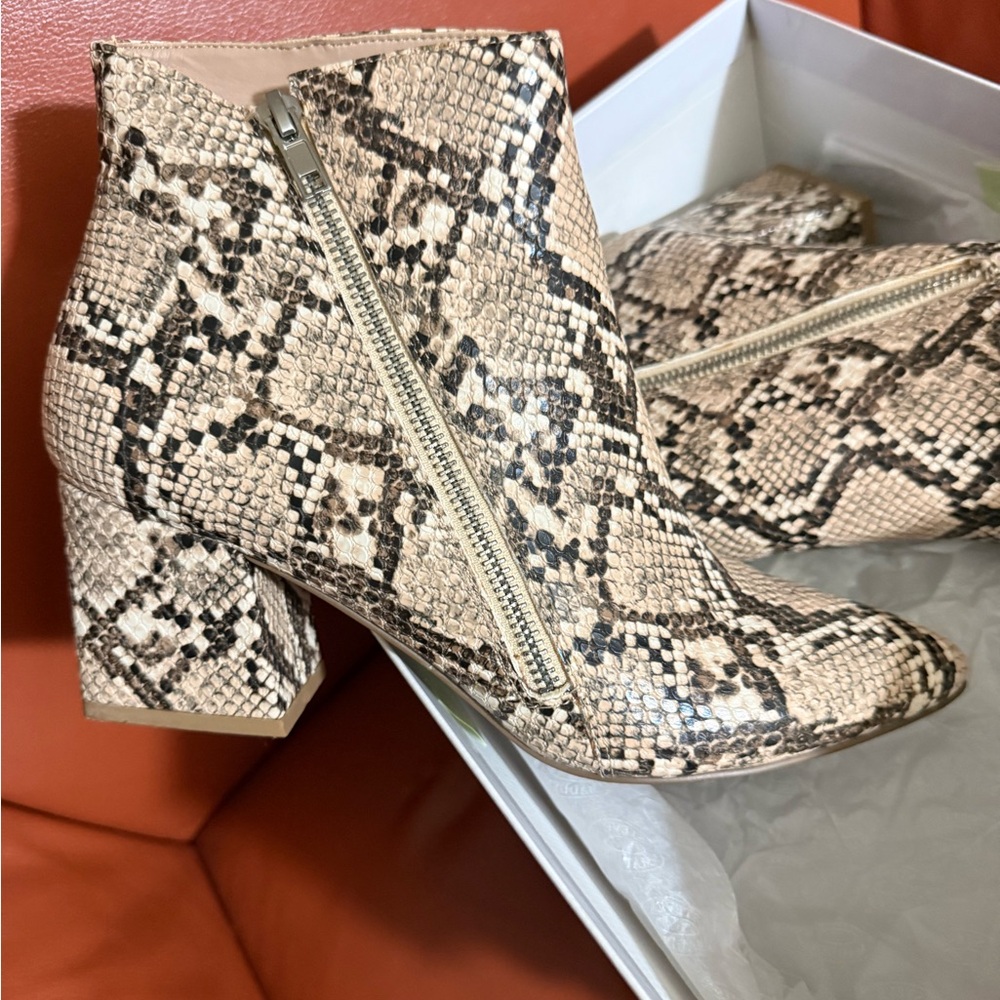 🔥Snakeskin Ankle Boots